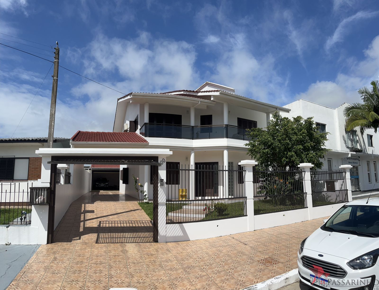 Casa à venda com 3 quartos, 260m² - Foto 1
