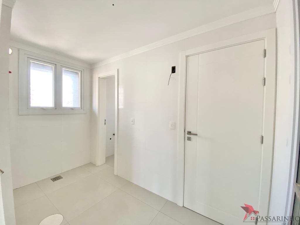 Apartamento à venda com 3 quartos, 200m² - Foto 15