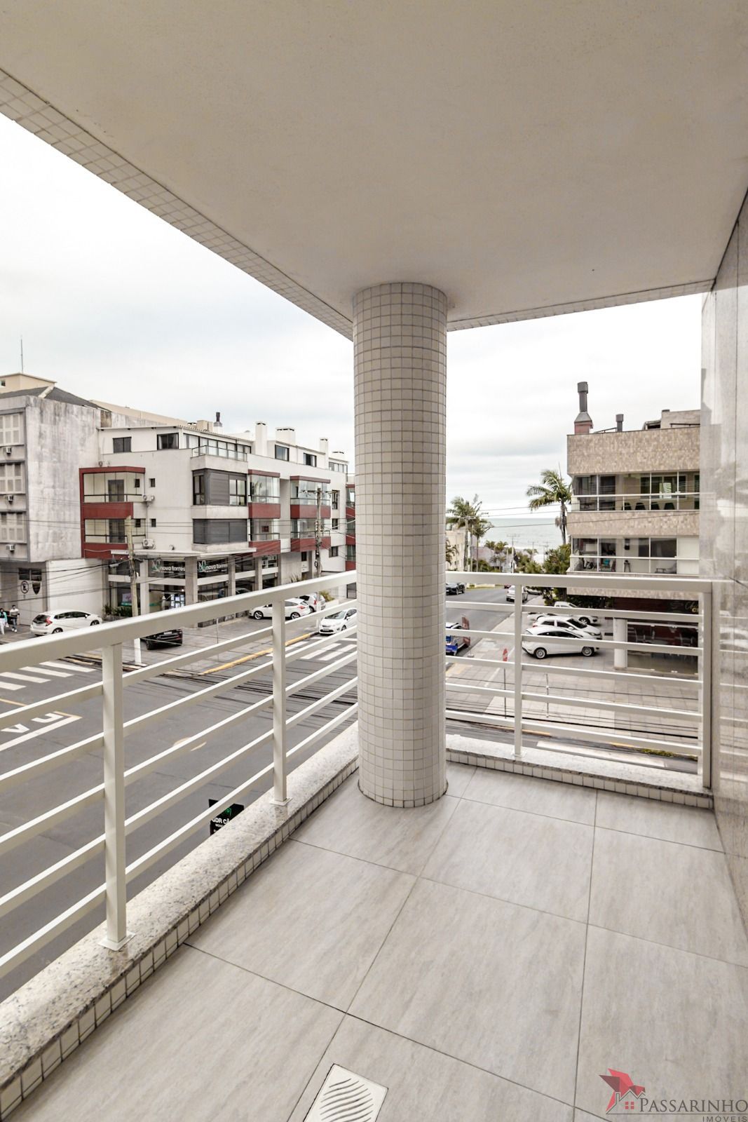 Apartamento à venda com 3 quartos, 202m² - Foto 2