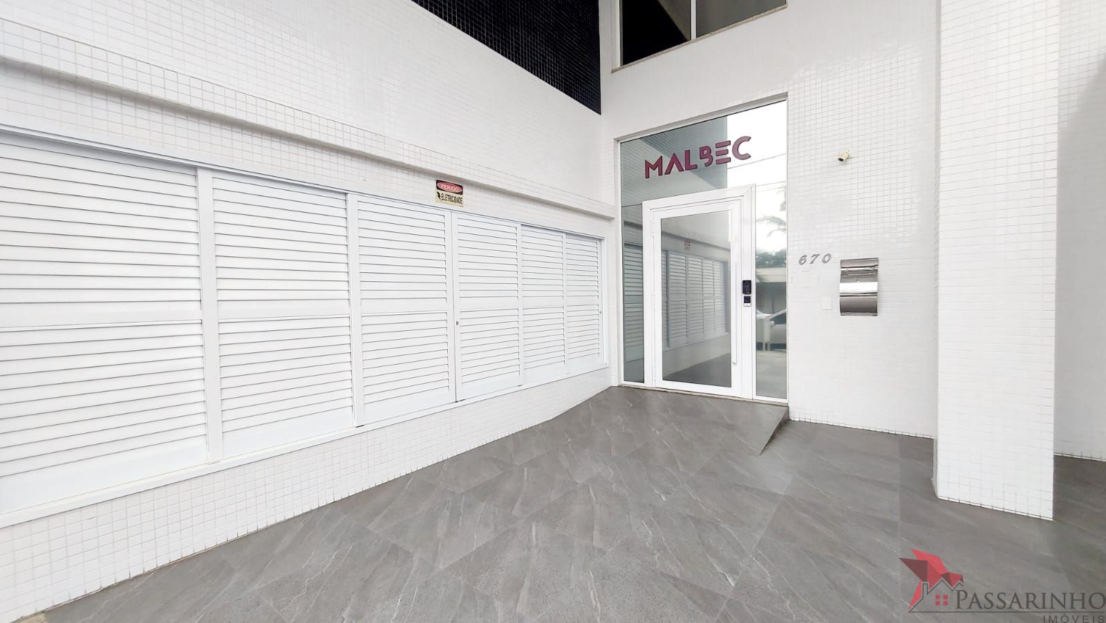 Apartamento à venda com 3 quartos, 107m² - Foto 2