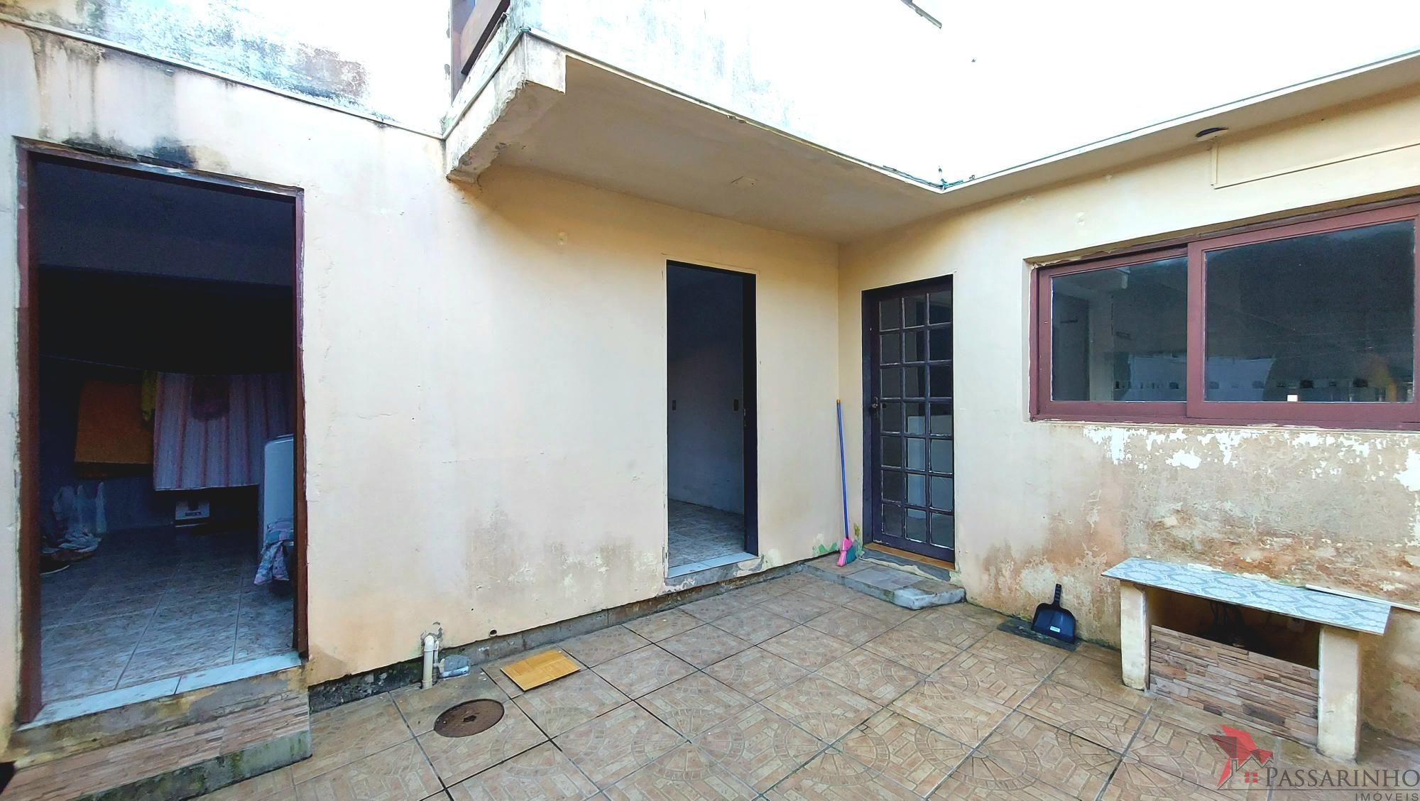 Casa à venda com 6 quartos, 220m² - Foto 25