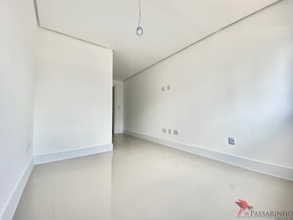 Apartamento à venda com 4 quartos, 217m² - Foto 18