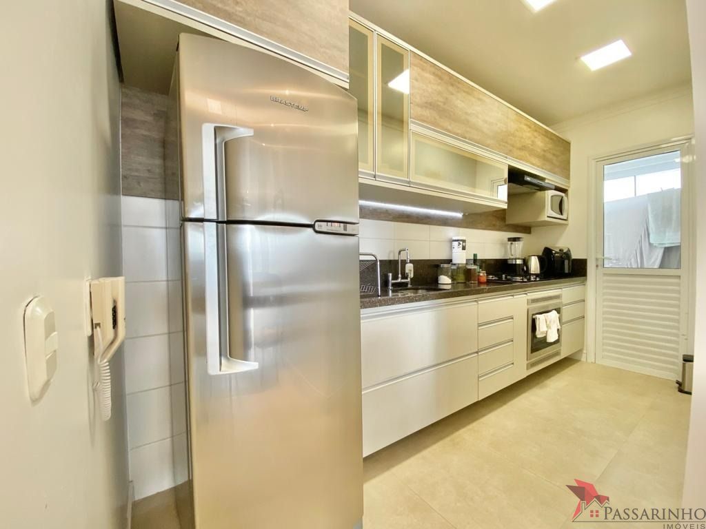 Apartamento à venda com 2 quartos, 65m² - Foto 1