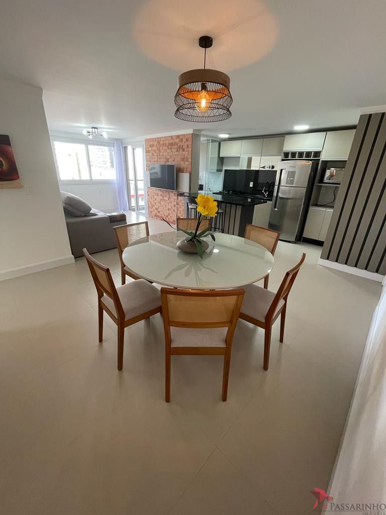 Apartamento à venda com 3 quartos, 95m² - Foto 2