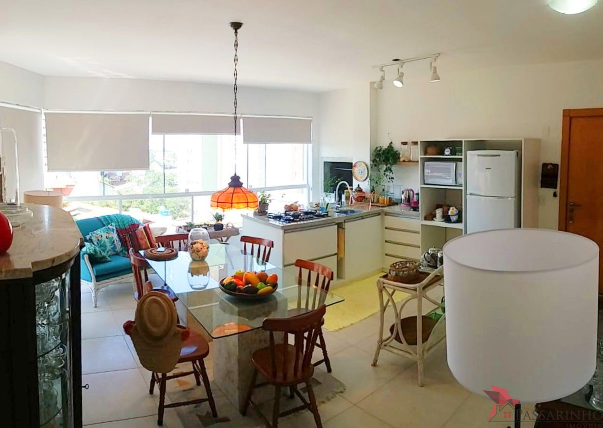 Apartamento à venda com 2 quartos, 75m² - Foto 2