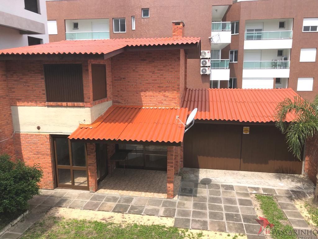 Casa à venda com 9 quartos, 450m² - Foto 2