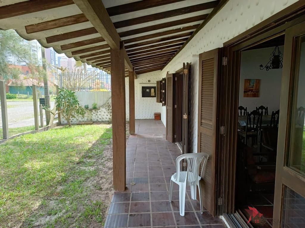 Casa à venda com 3 quartos, 150m² - Foto 3