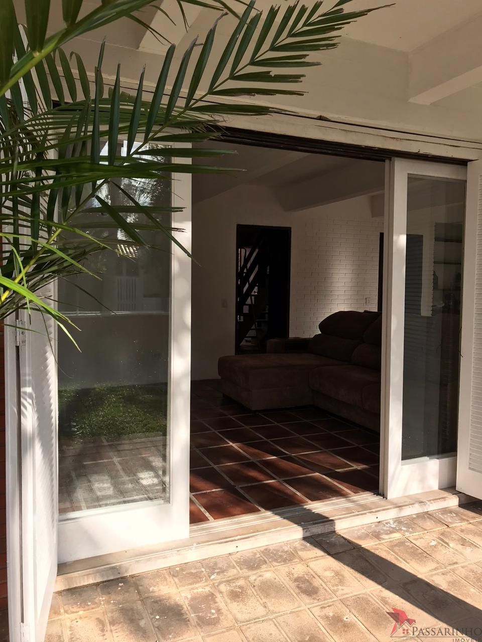 Casa à venda com 5 quartos, 140m² - Foto 4