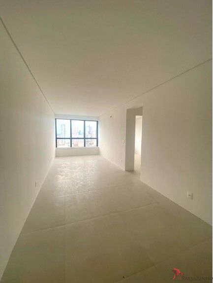 Apartamento à venda com 2 quartos, 84m² - Foto 3
