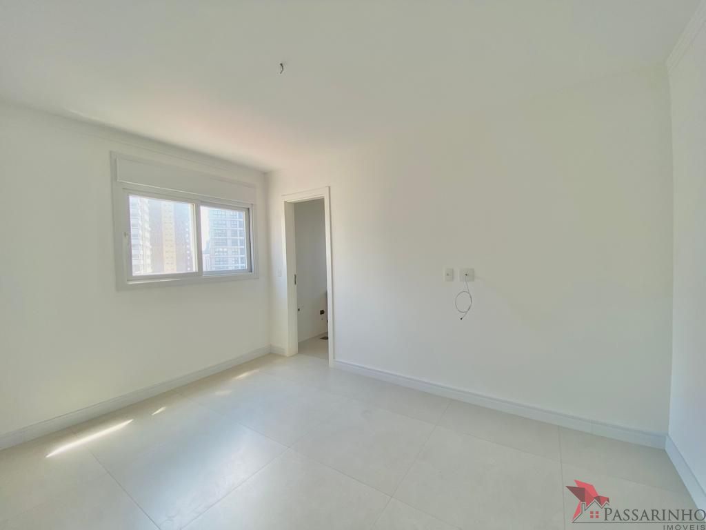 Apartamento à venda com 3 quartos, 200m² - Foto 27