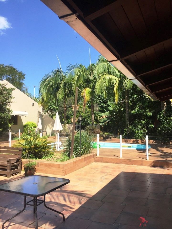 Casa à venda com 4 quartos, 317m² - Foto 1