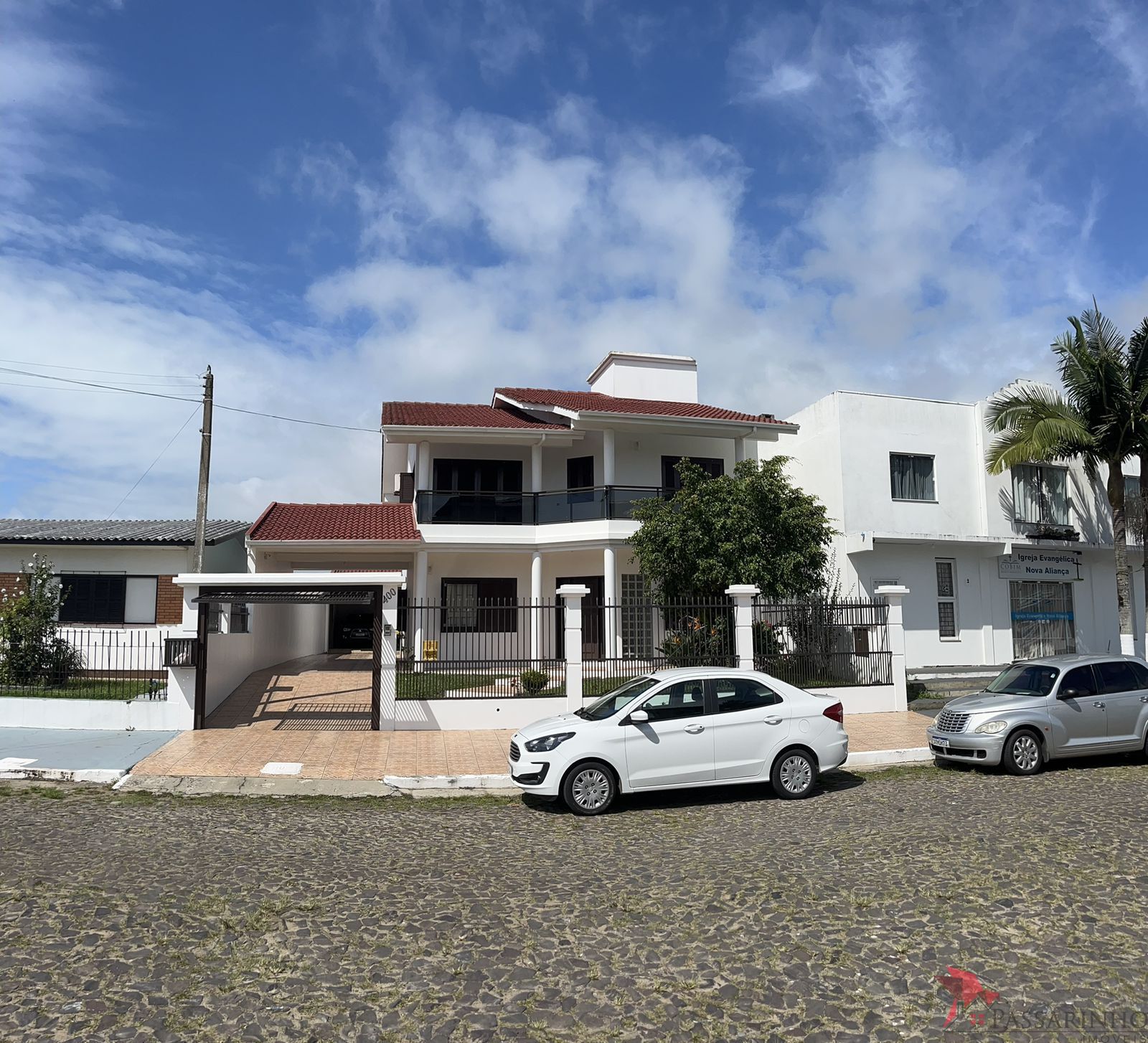 Casa à venda com 3 quartos, 260m² - Foto 2