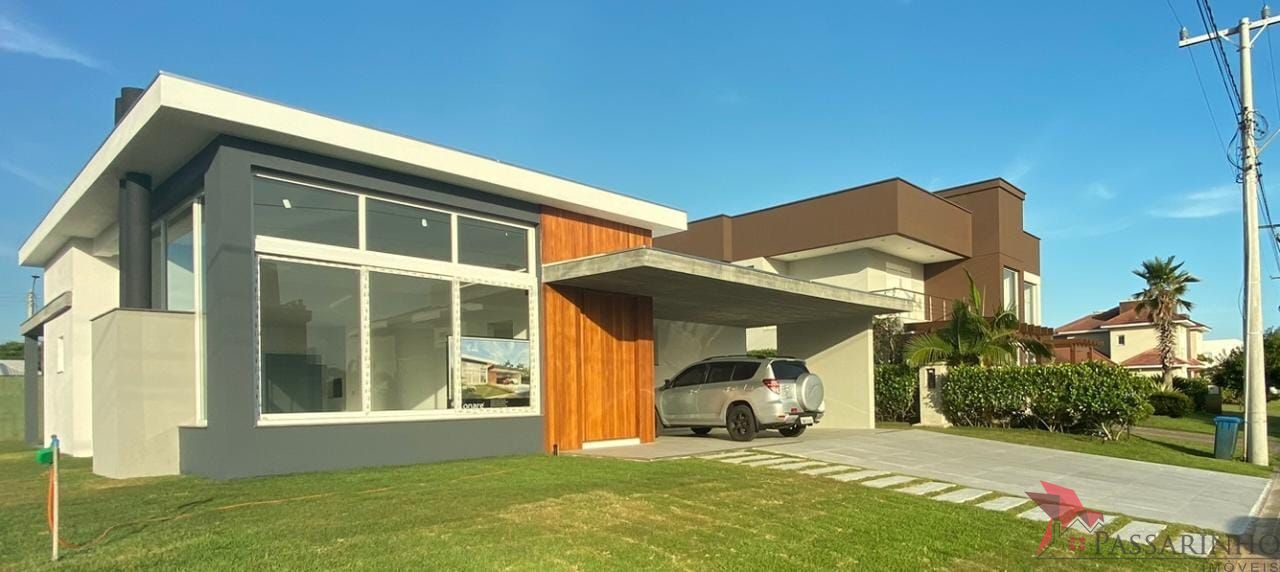 Casa de Condomínio à venda com 3 quartos, 250m² - Foto 1