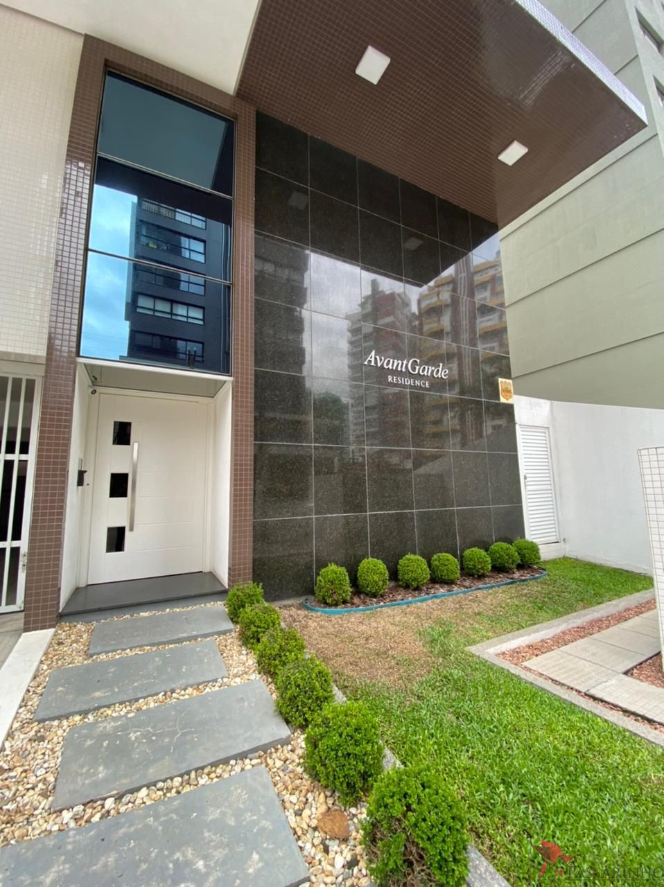 Apartamento à venda com 3 quartos, 128m² - Foto 2