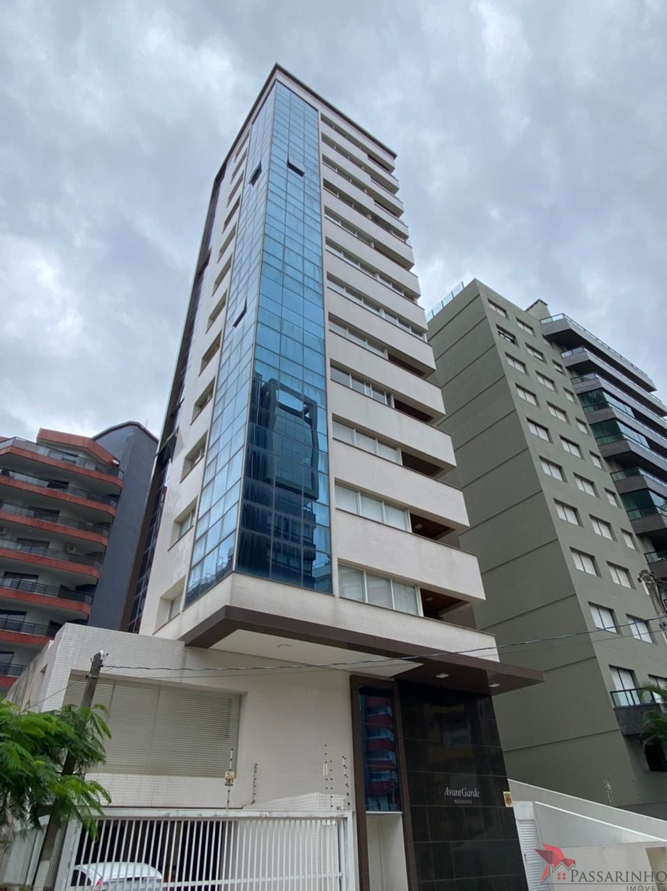 Apartamento à venda com 3 quartos, 128m² - Foto 1