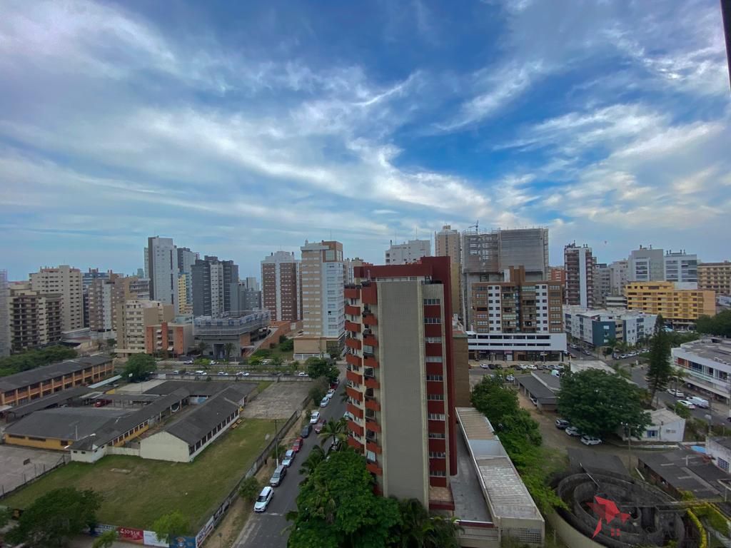 Apartamento à venda com 3 quartos, 149m² - Foto 2