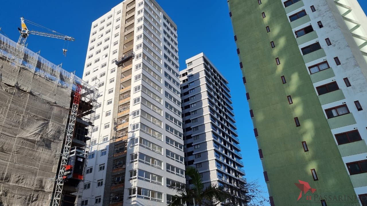 Apartamento à venda com 3 quartos, 130m² - Foto 1