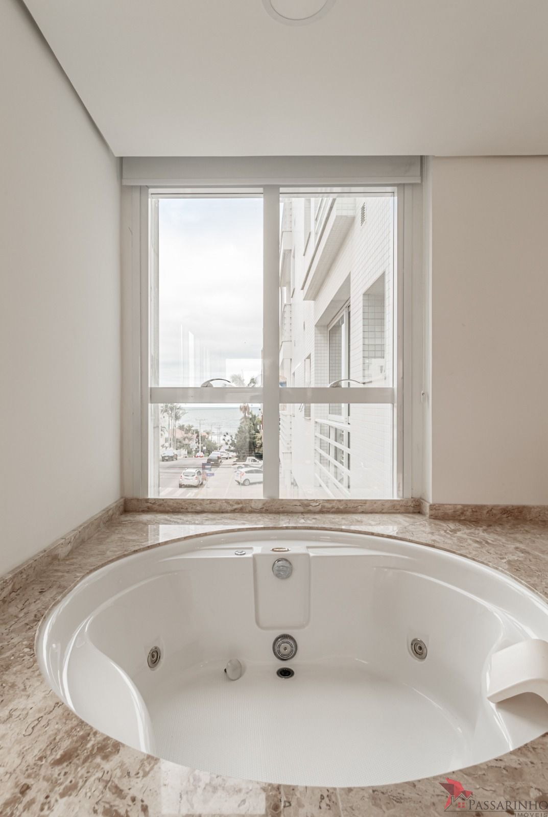 Apartamento à venda com 3 quartos, 202m² - Foto 3
