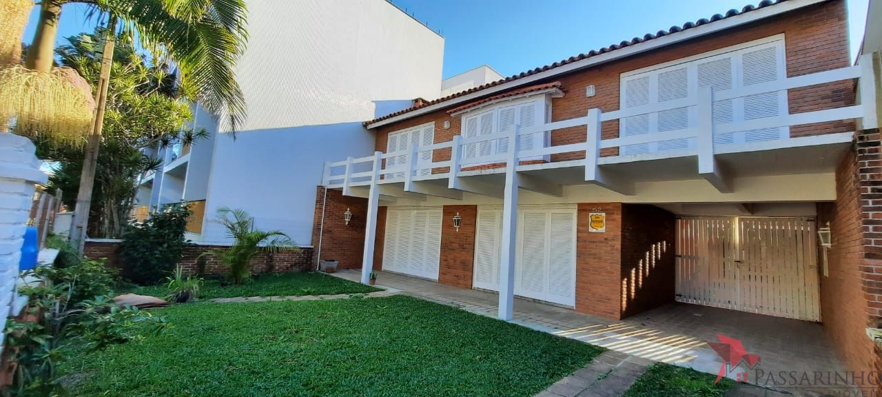 Casa à venda com 5 quartos, 140m² - Foto 1