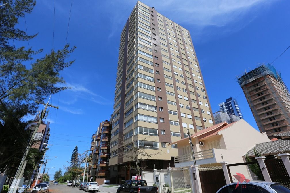 Apartamento à venda com 4 quartos, 216m² - Foto 1