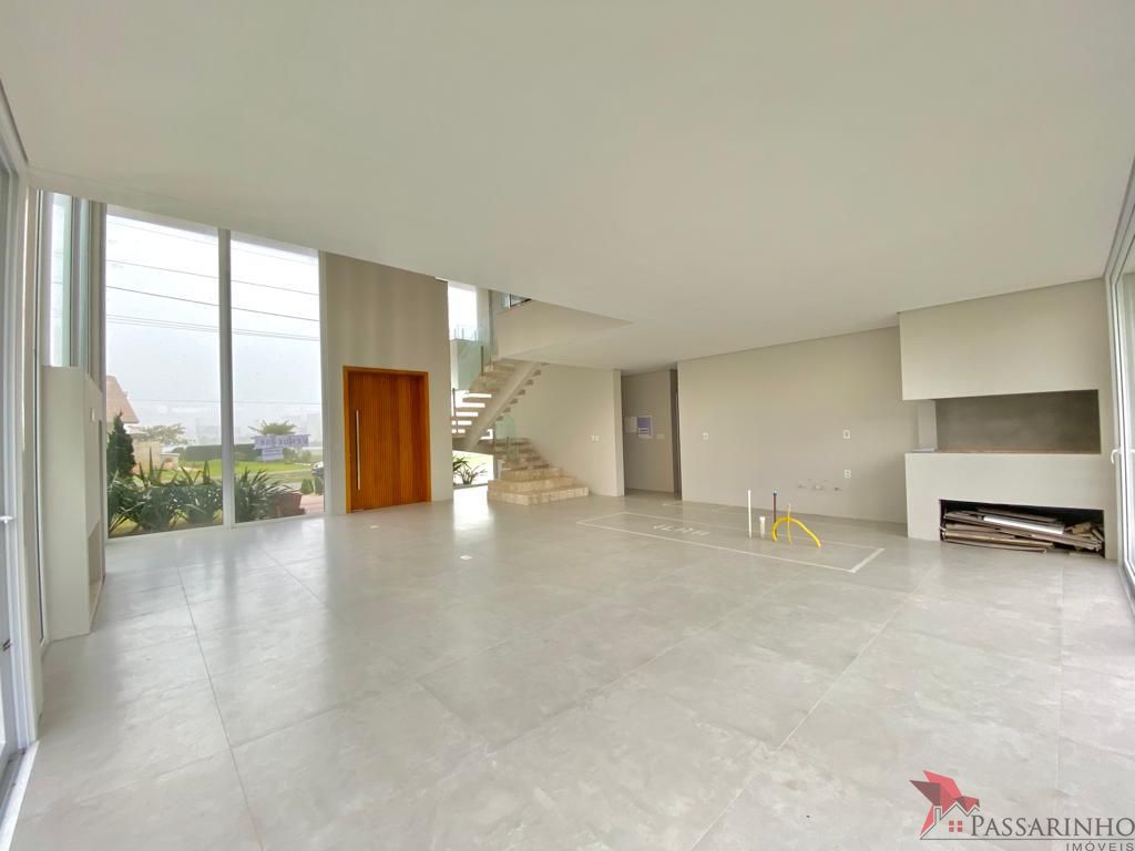 Casa de Condomínio à venda com 5 quartos, 275m² - Foto 3