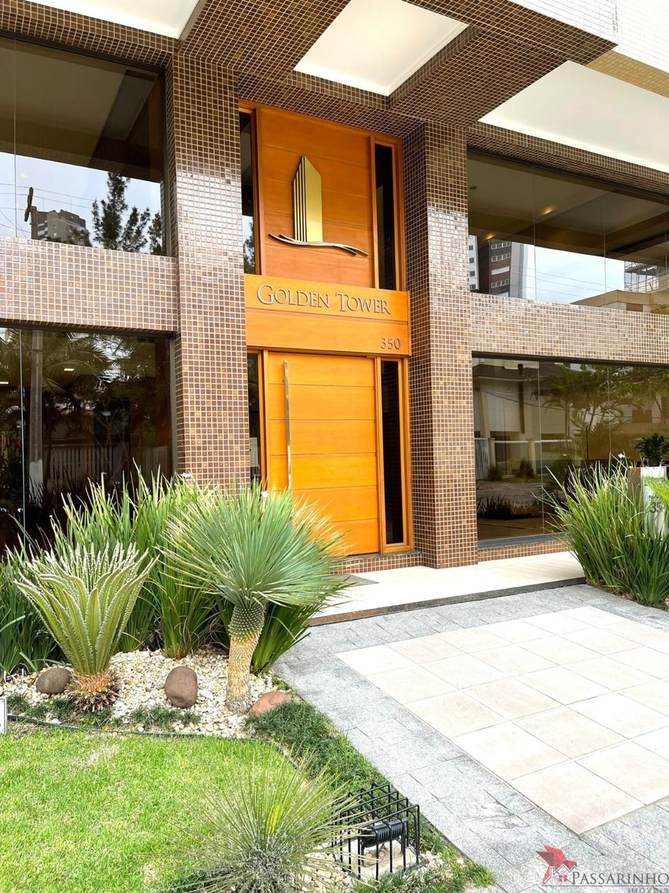 Apartamento à venda com 4 quartos, 217m² - Foto 2