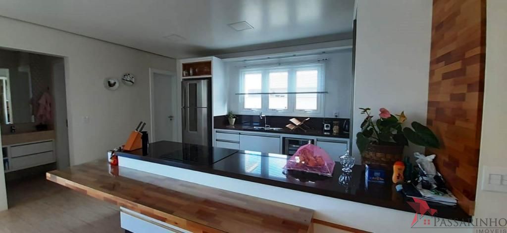 Casa à venda com 3 quartos, 215m² - Foto 4
