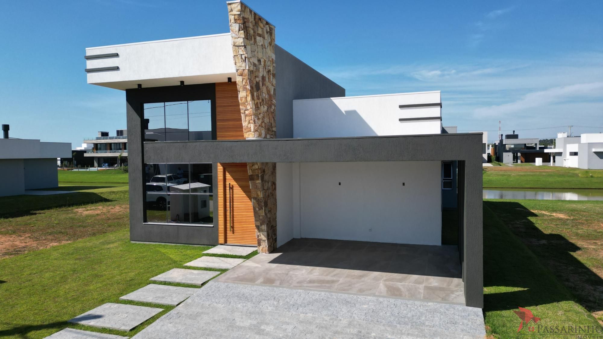 Casa de Condomínio à venda com 3 quartos, 206m² - Foto 1