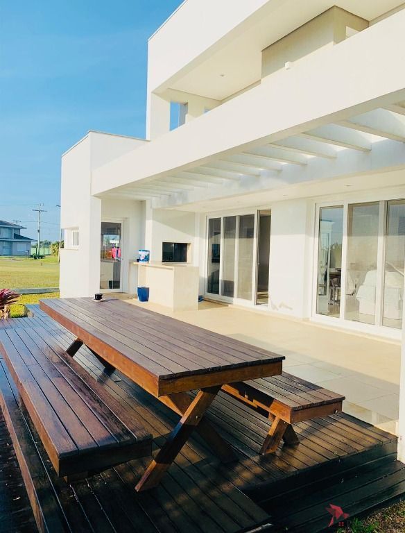 Casa de Condomínio à venda com 4 quartos, 320m² - Foto 3