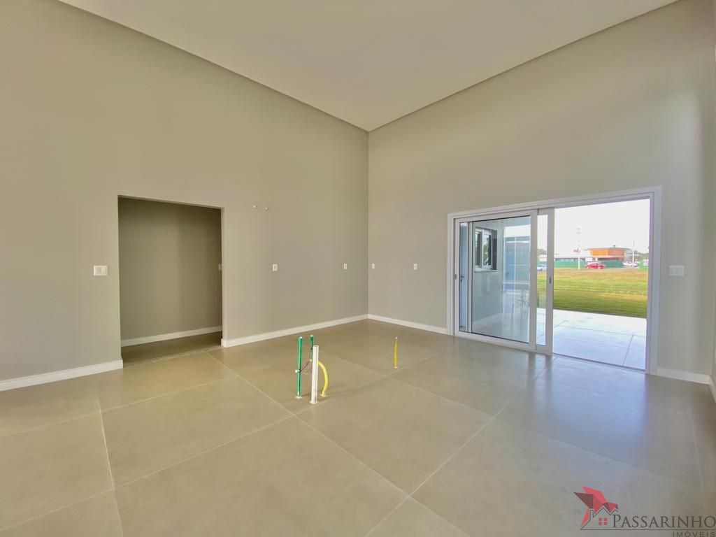 Casa de Condomínio à venda com 3 quartos, 240m² - Foto 4