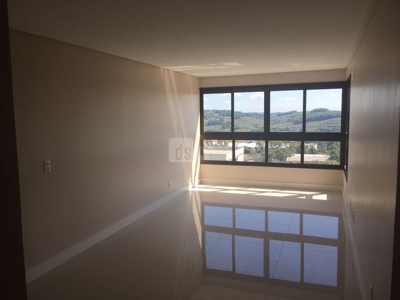 Apartamento à venda com 3 quartos, 92m² - Foto 2