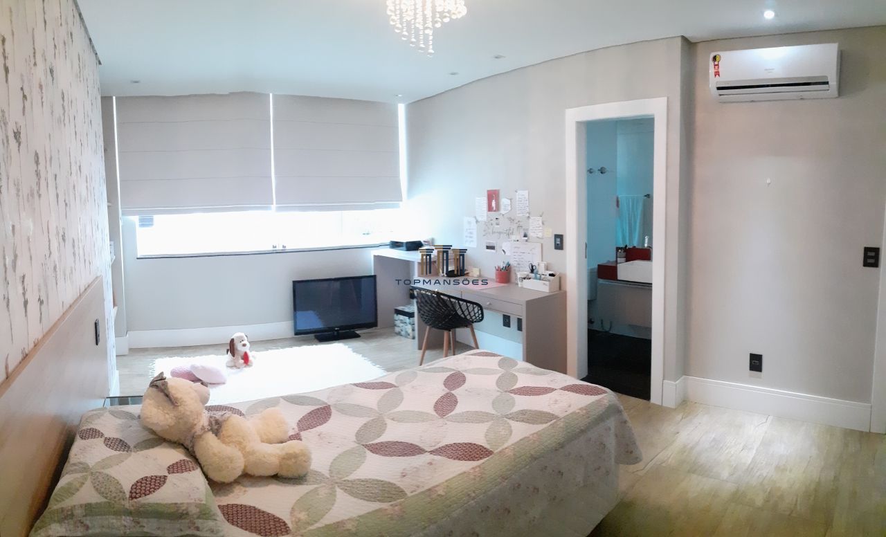 Excelente casa de condomínio, com 4 suítes fino acabamento v