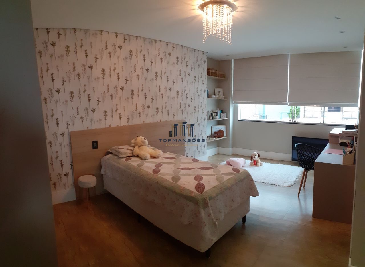 Excelente Casa de condomínio, com 4 suítes fino acabamento Vespasiano