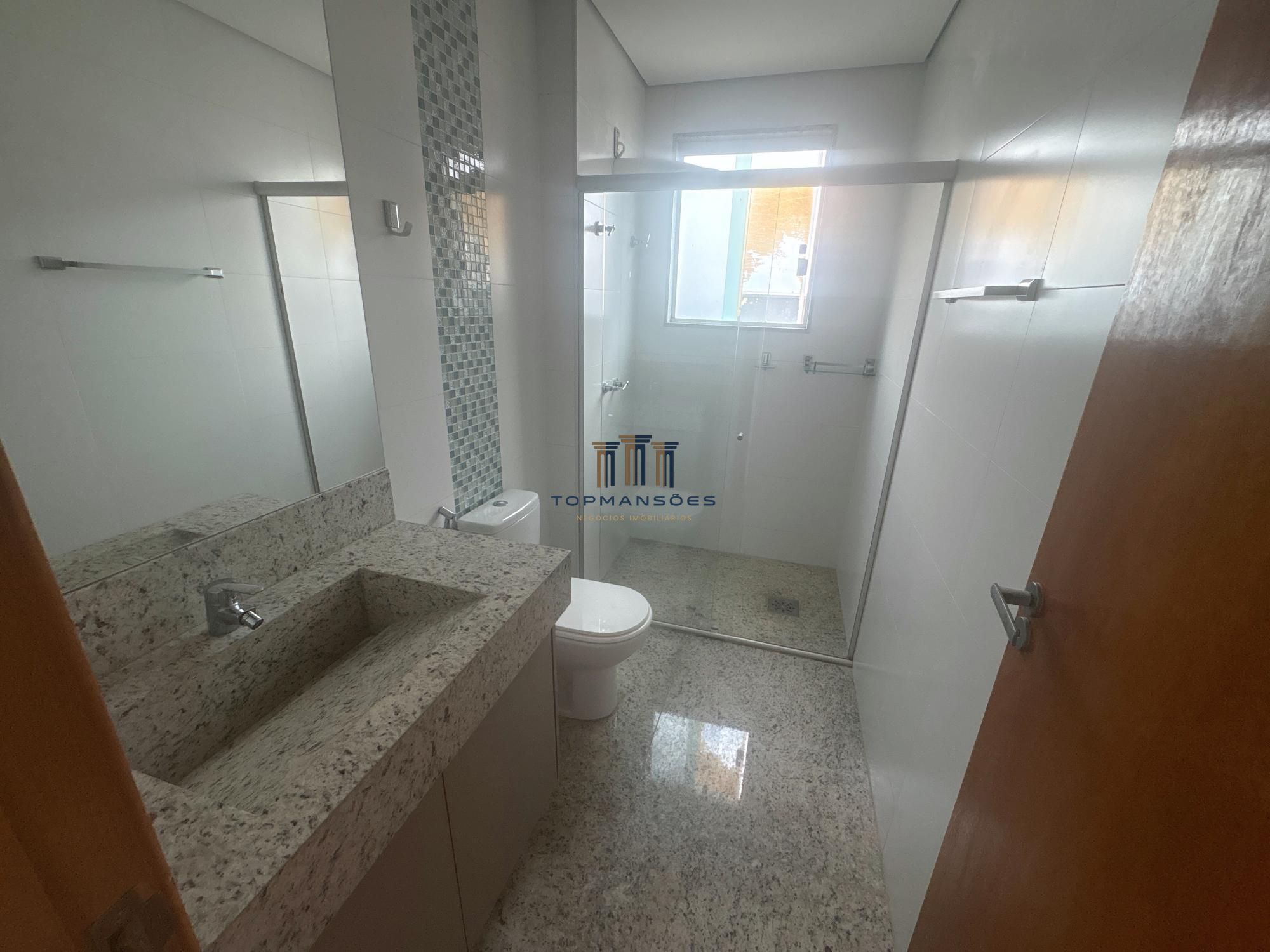 Casa com 4 suítes vista definitiva em Condominio fechado em Vespasiano