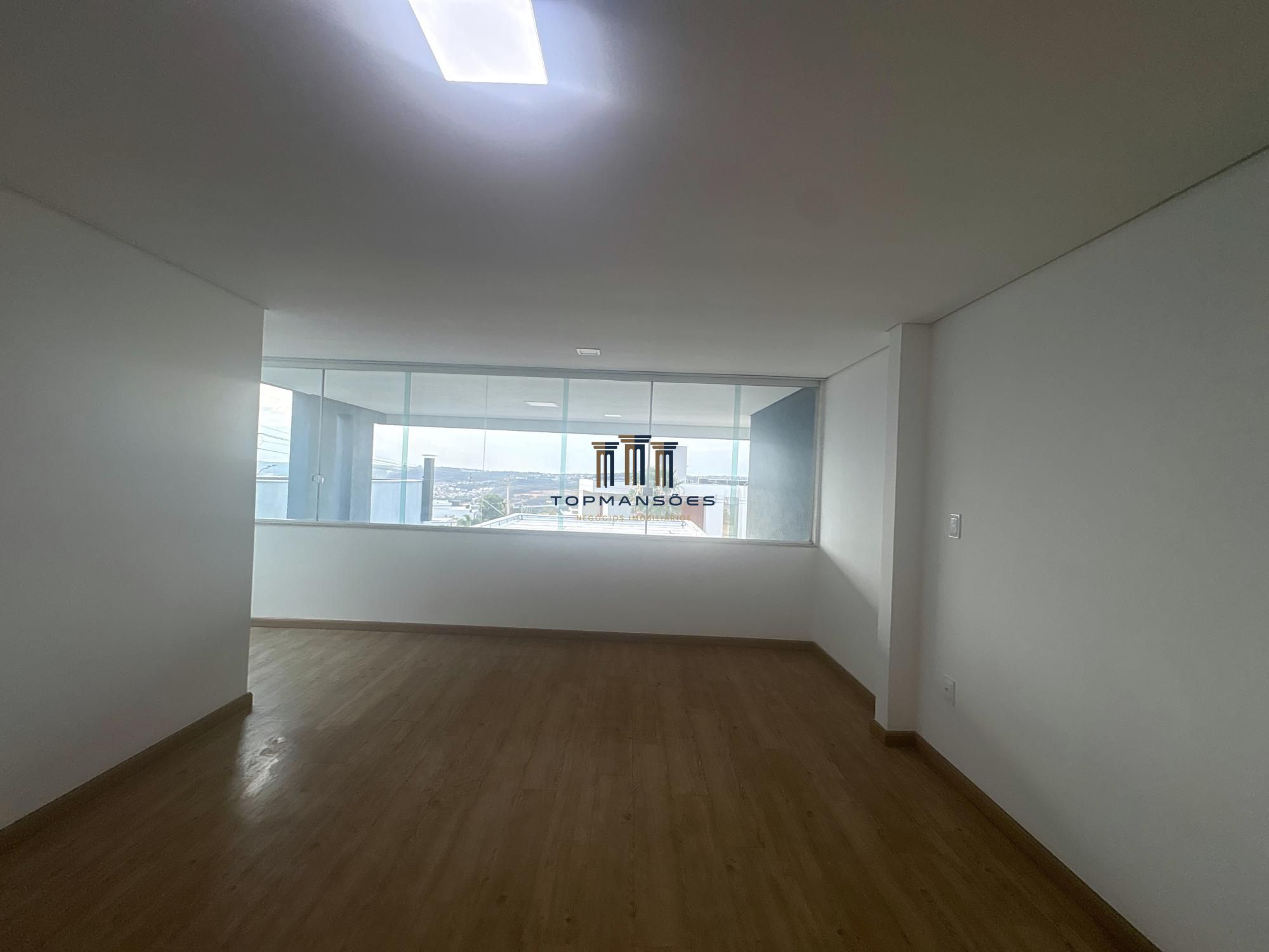 Casa com 4 suítes vista definitiva em Condominio fechado em Vespasiano