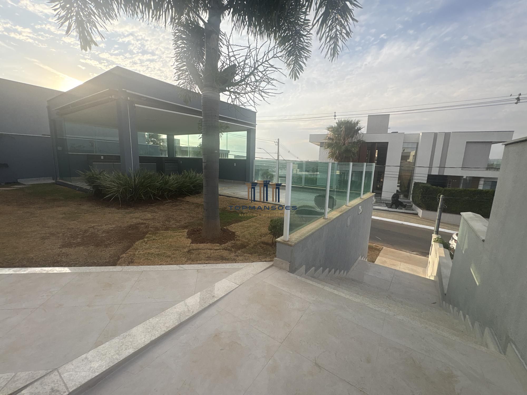 Casa com 4 suítes vista definitiva em Condominio fechado em Vespasiano