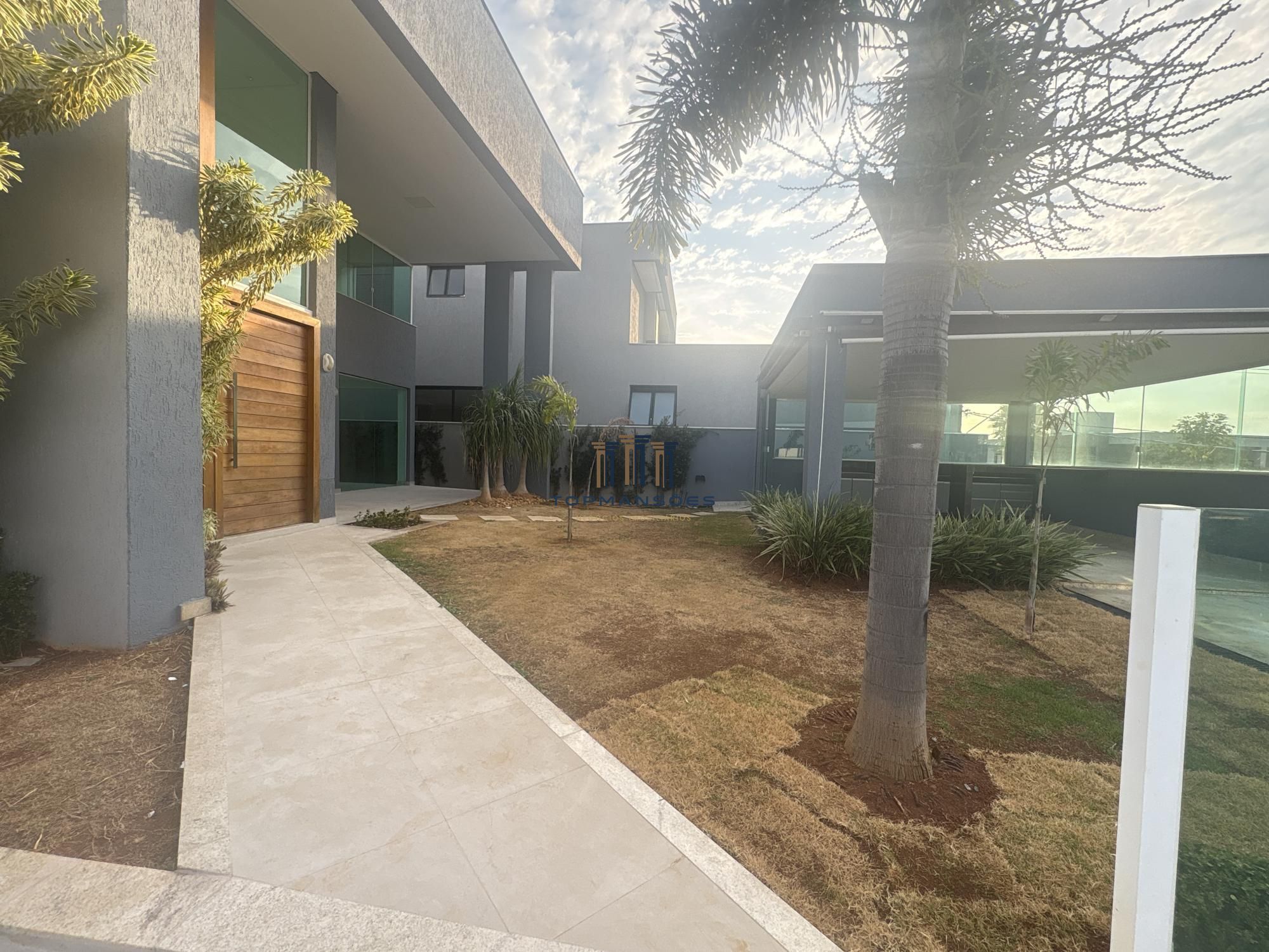 Casa com 4 suítes vista definitiva em Condominio fechado em Vespasiano