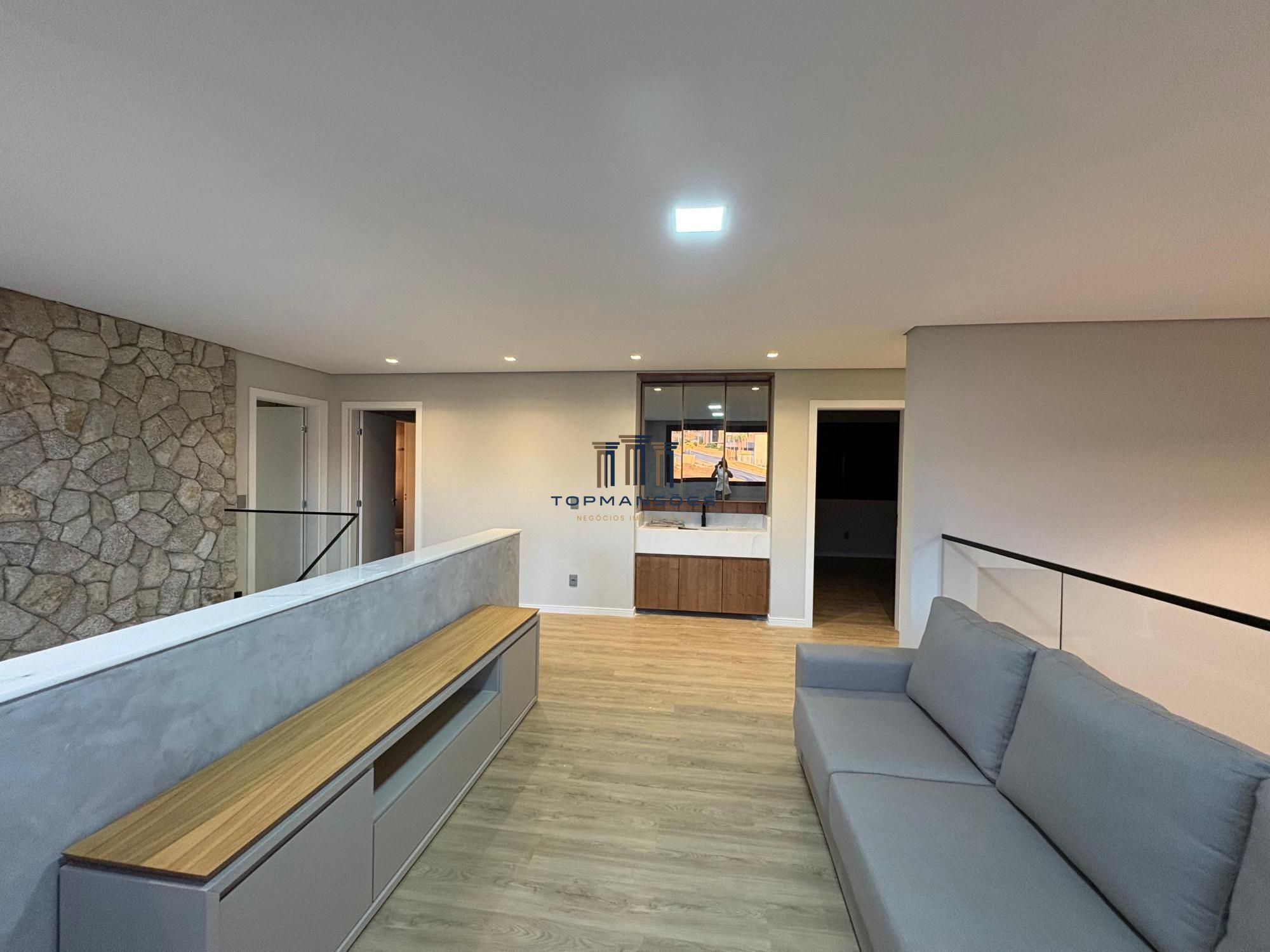 Casa de alto padrão, nova e mobiliada com 4 suítes e Piscina suspensa em Alphavi