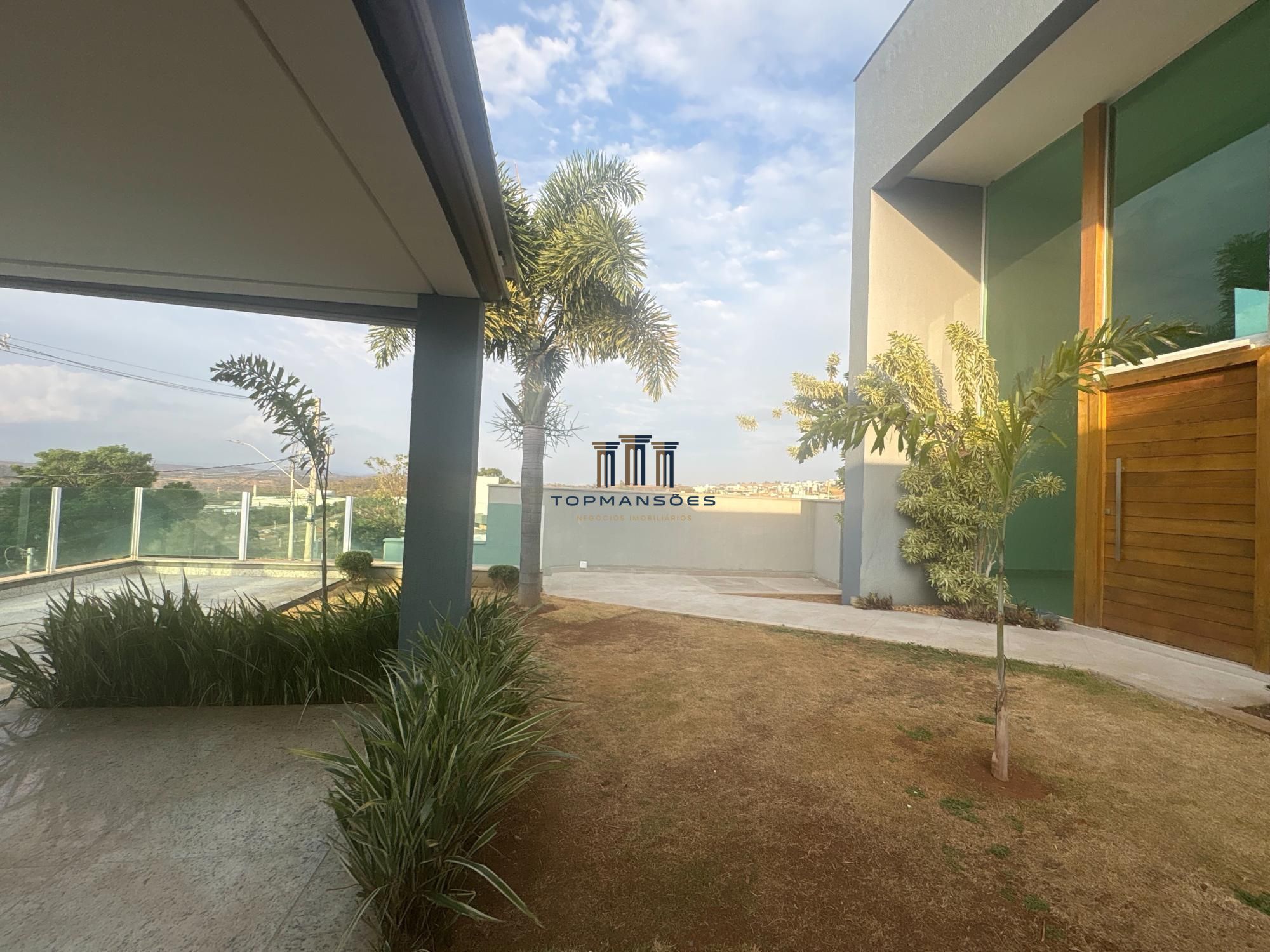 Casa com 4 suítes vista definitiva em Condominio fechado em Vespasiano