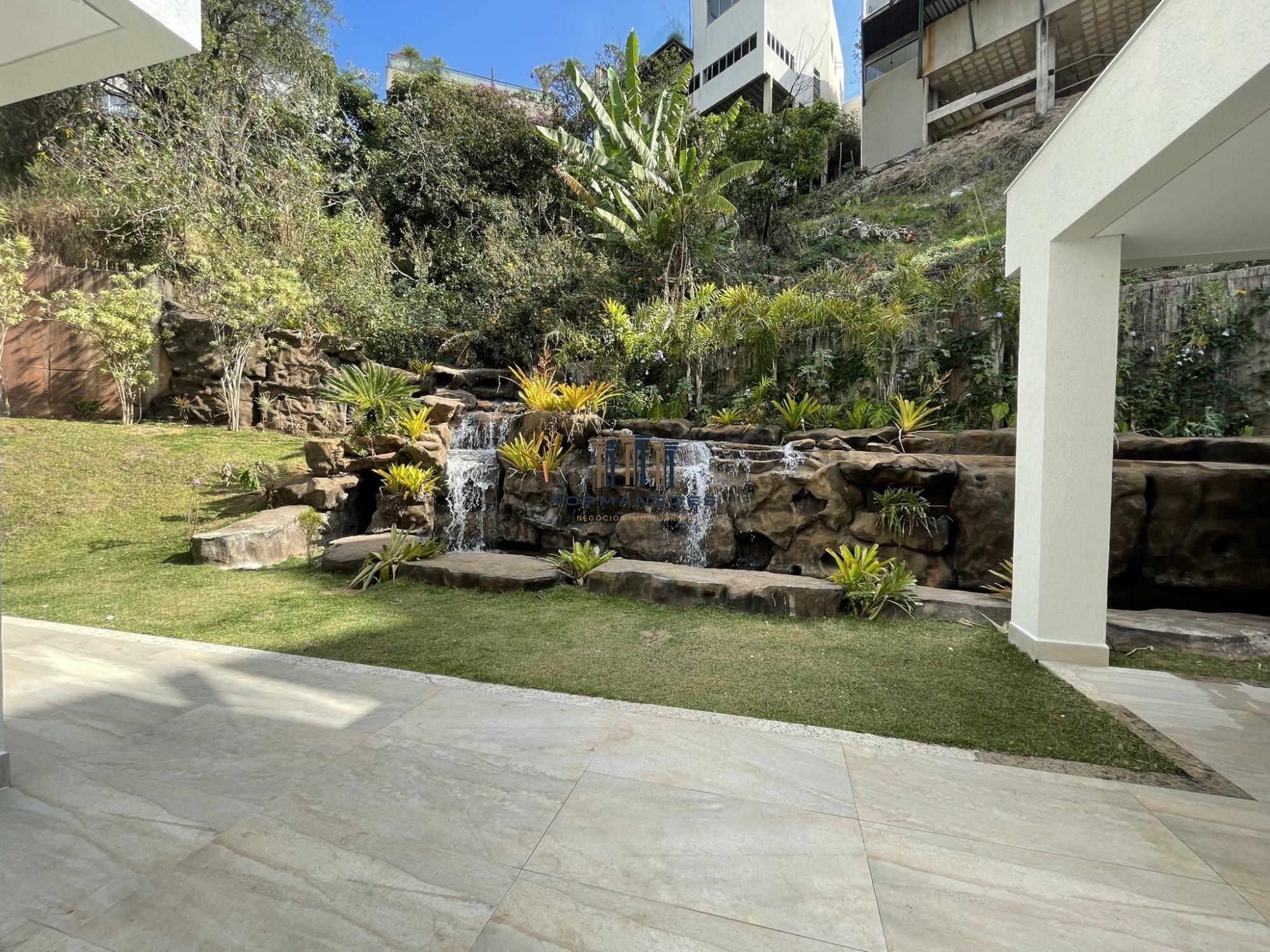 Casa com cinco quartos Vila Castela, Nova Lima, MG