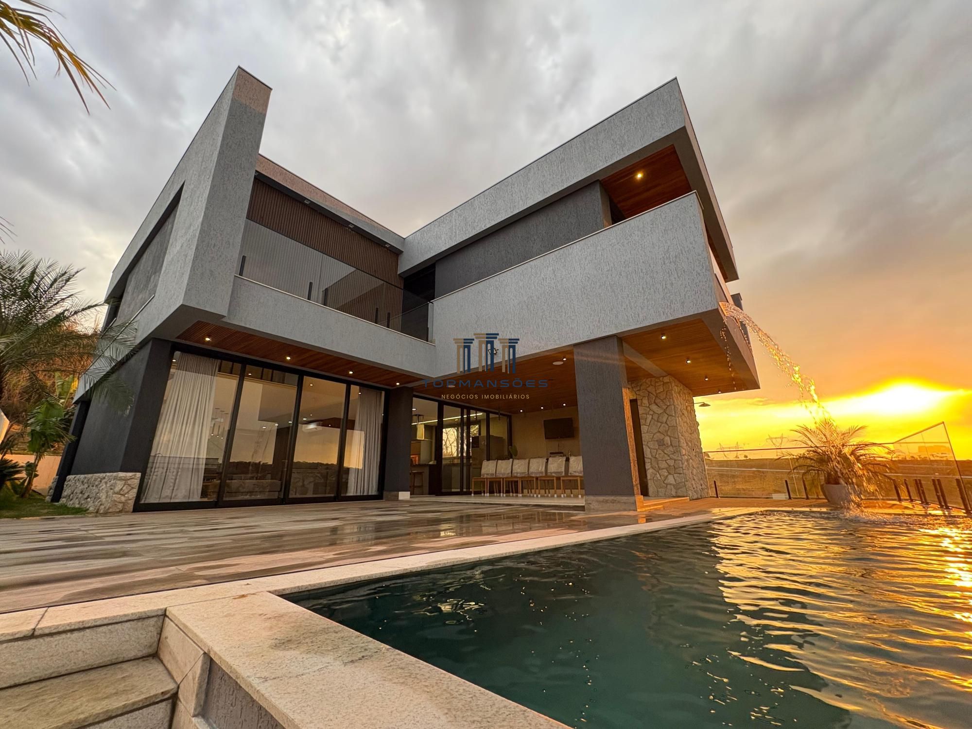 Casa de alto padrão, nova e mobiliada com 4 suítes e Piscina suspensa em Alphavi