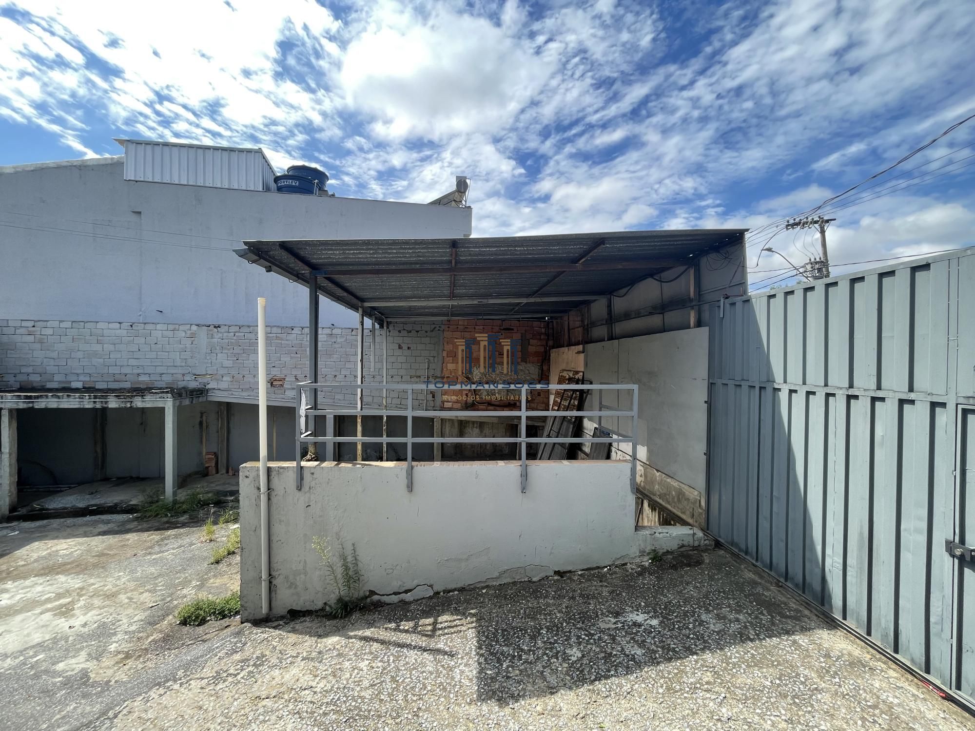 Loja e pátio com 620m2 em excelente ponto comercial no céu a