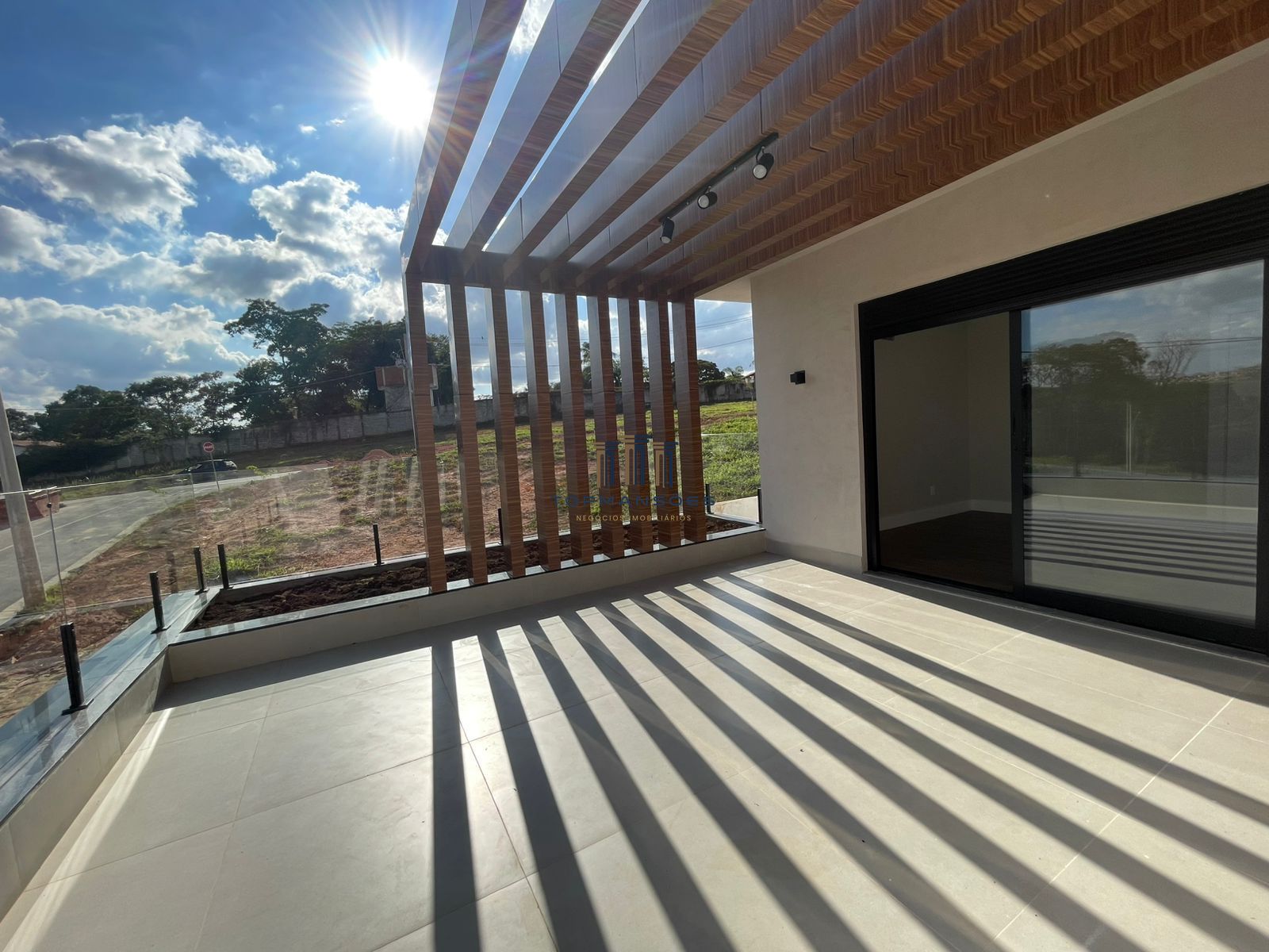 Casa Nova Alto Padrão em Condominio na Pampulha com 4 suites, Gourmet ePiscina