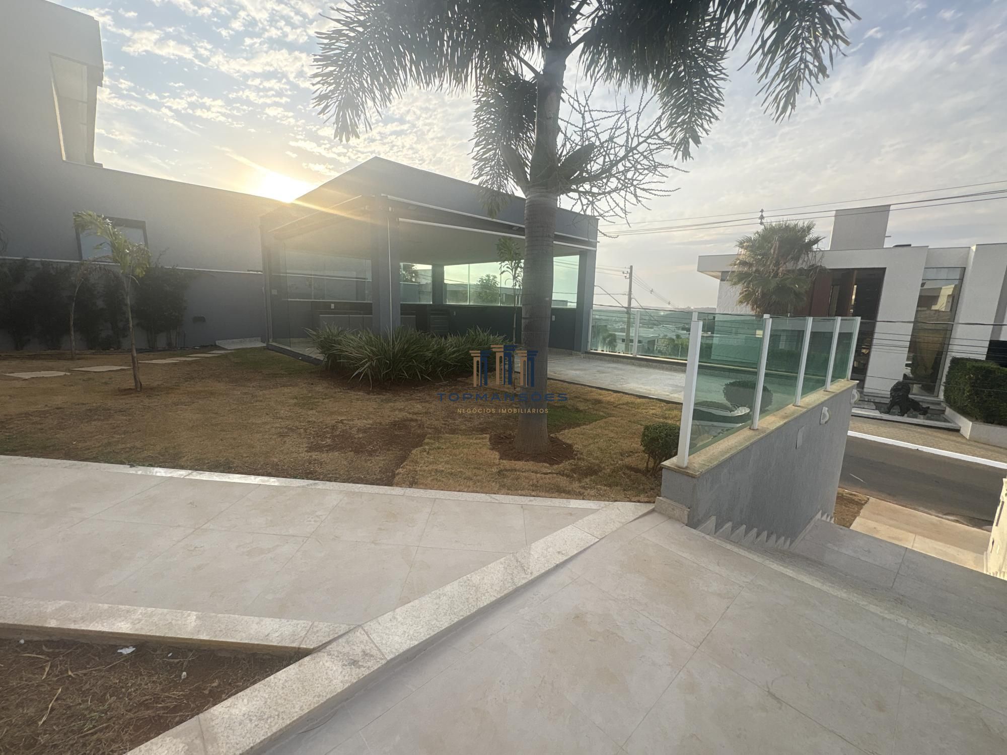Casa com 4 suítes vista definitiva em Condominio fechado em Vespasiano