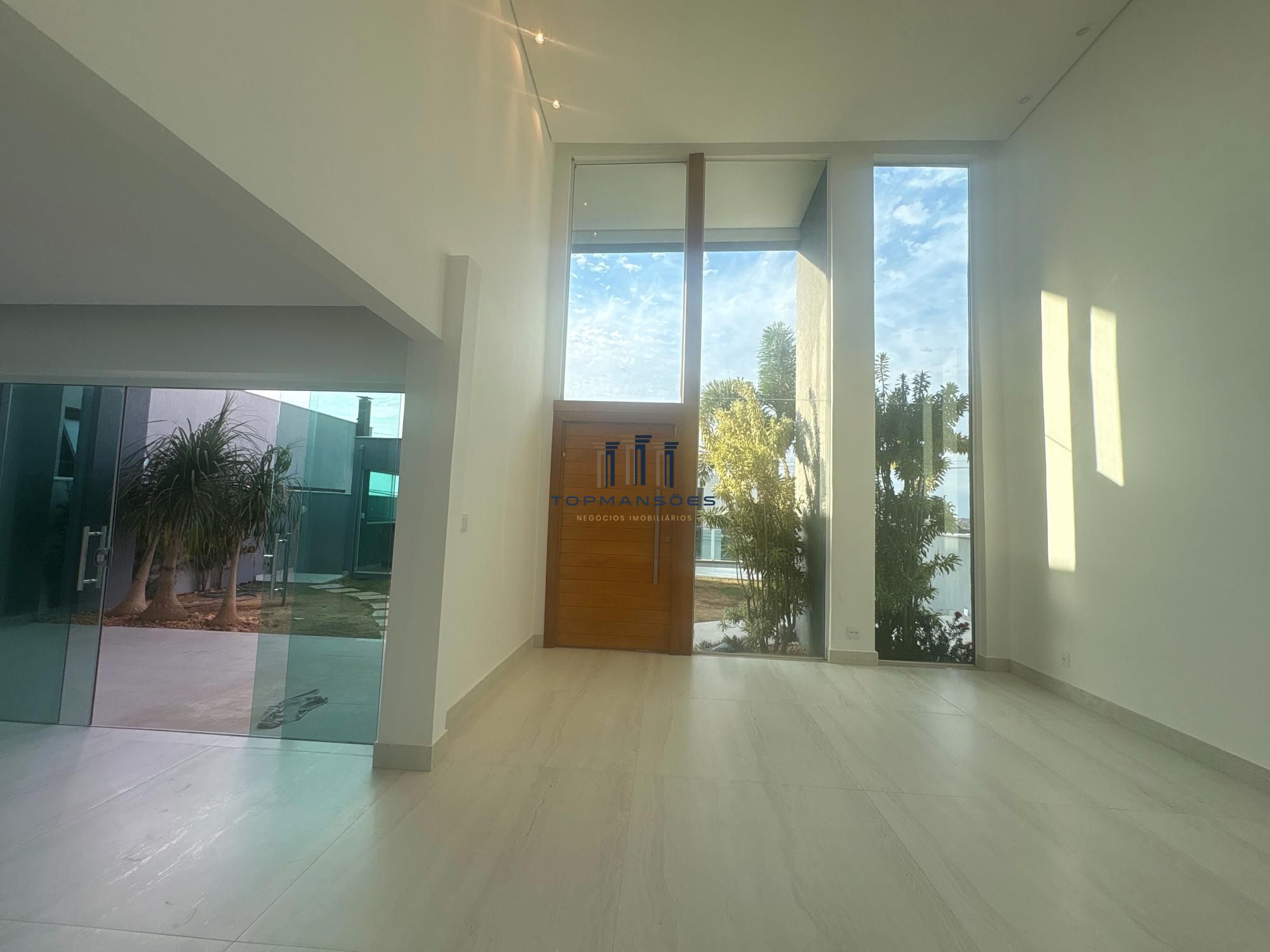 Casa com 4 suítes vista definitiva em Condominio fechado em Vespasiano