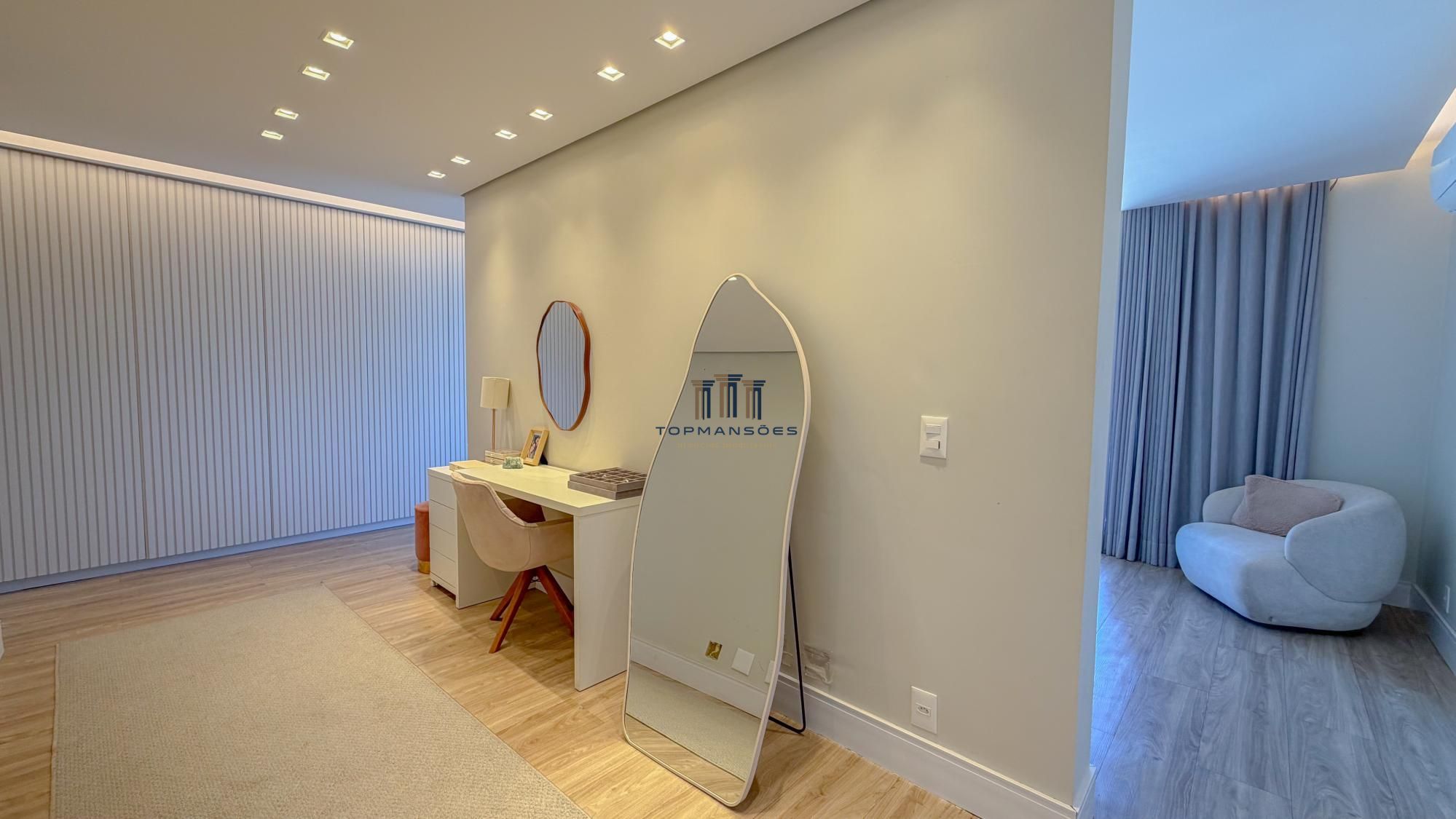Casa Alto Padrão mobiliada com 4 Suítes, Piscina e Vista em Alphaville Vespasian