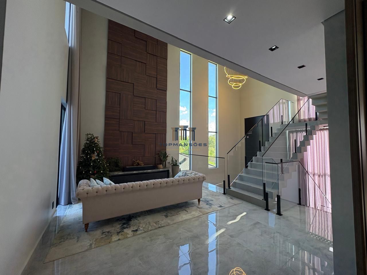 Casa de alto padrão, moderna com piscina aquecida, 4 quartos, em Alphaville/MG