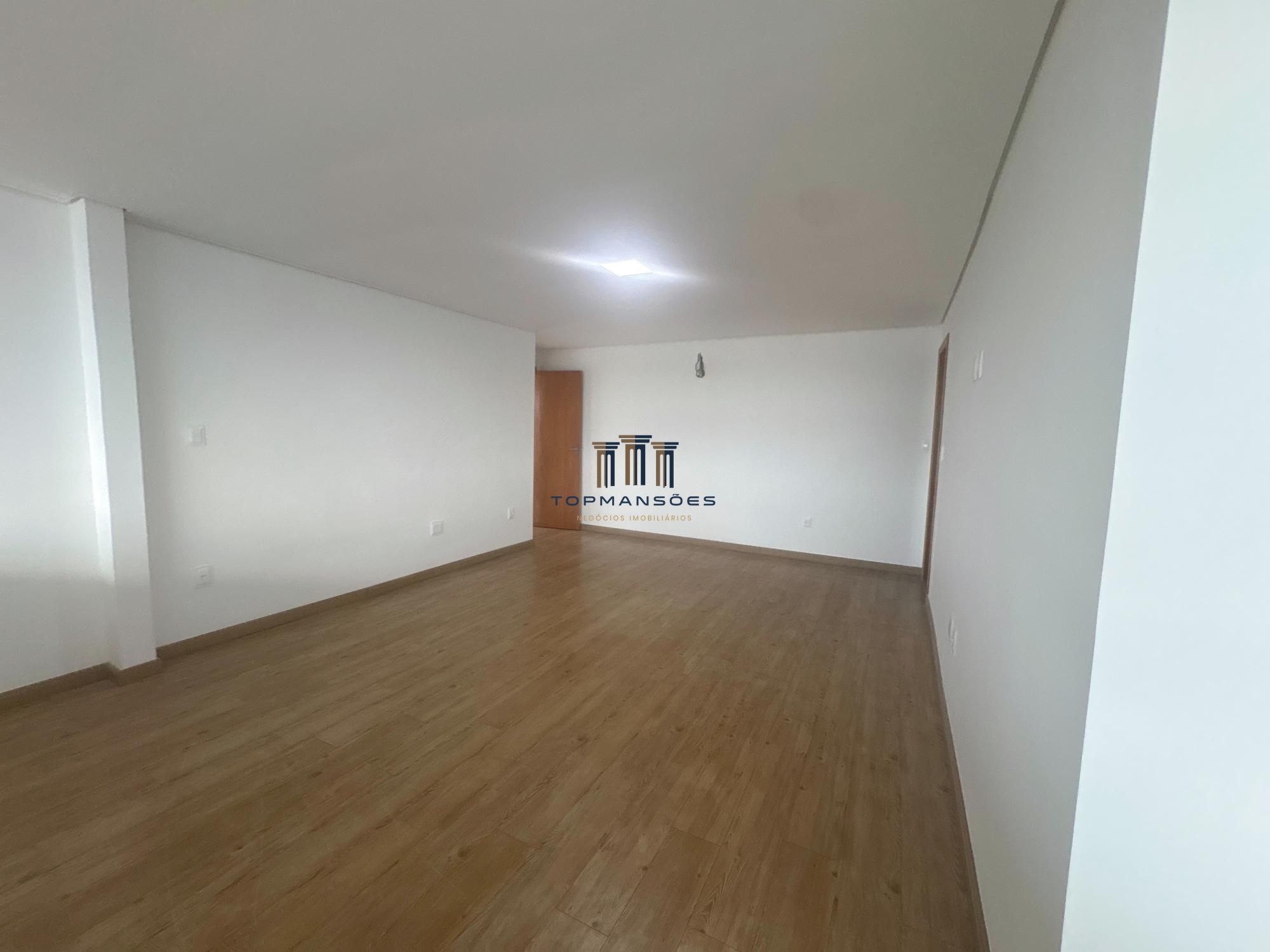 Casa com 4 suítes vista definitiva em Condominio fechado em Vespasiano