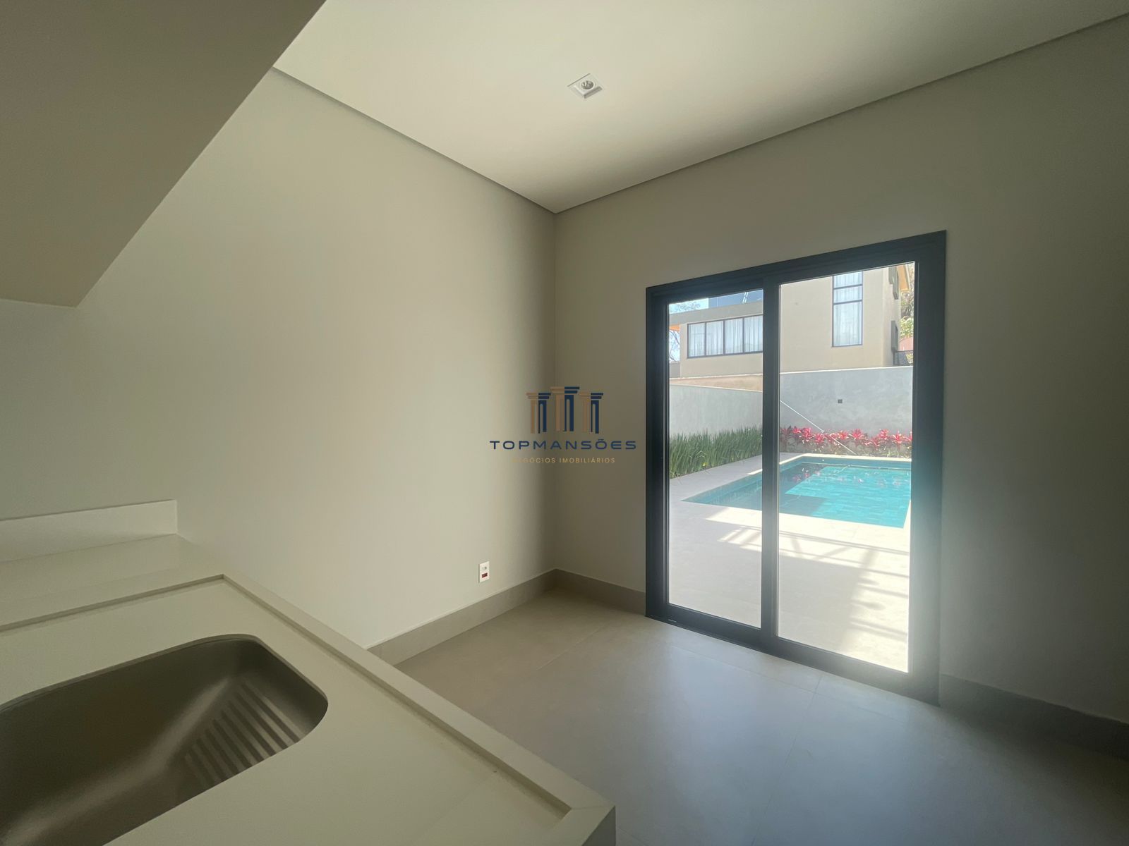 Casa de alto padrão 4 quartos com piscina e gourmet 583m3/ a