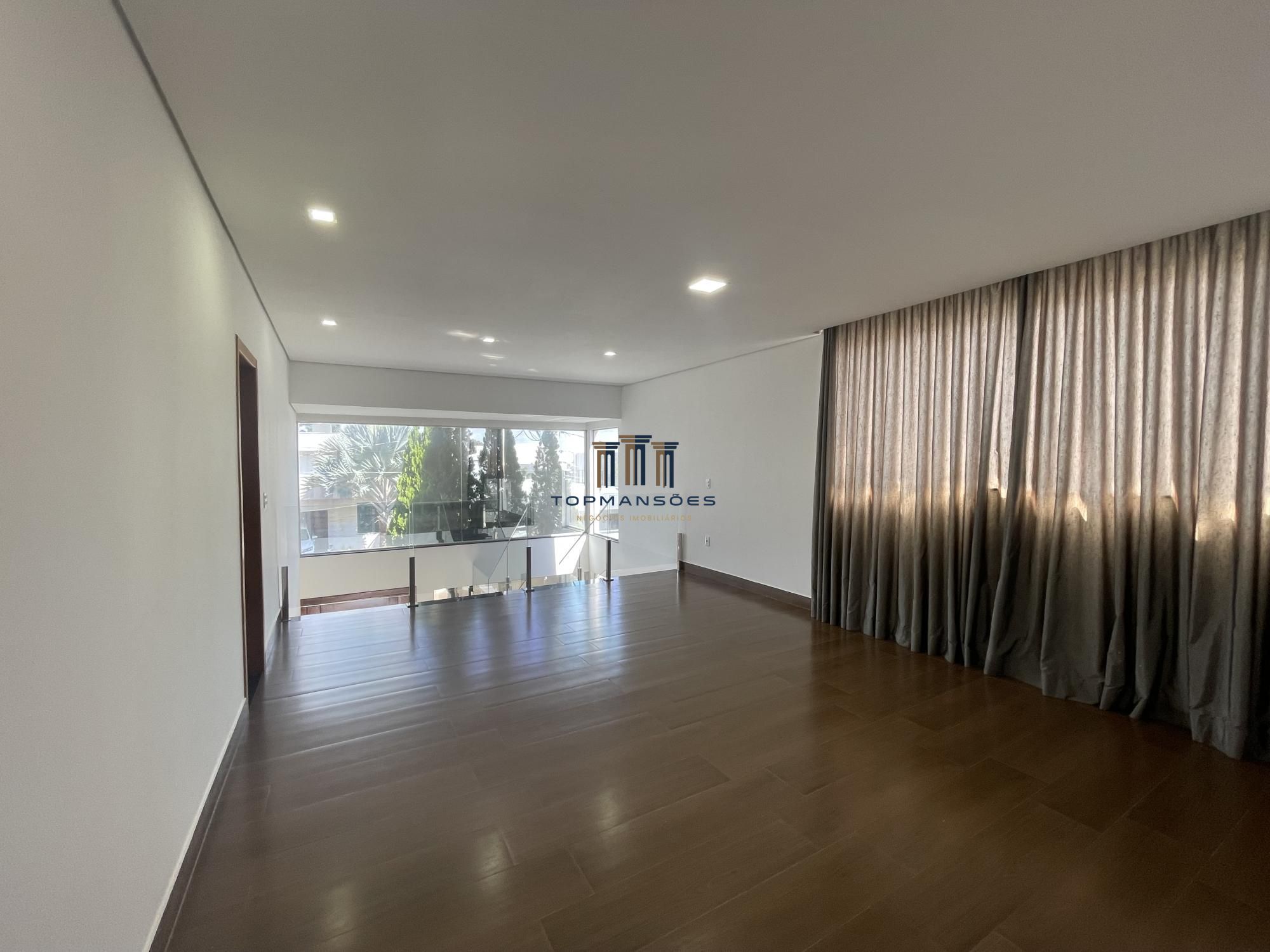 Linda casa com 3 suítes em Condomínio- Vespasiano.
